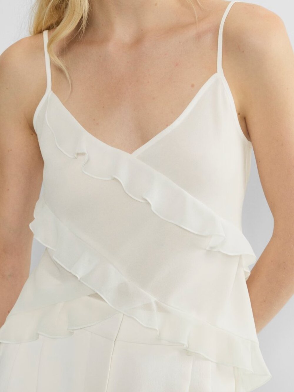 Aritzia Women's White Eminence Flowy Top